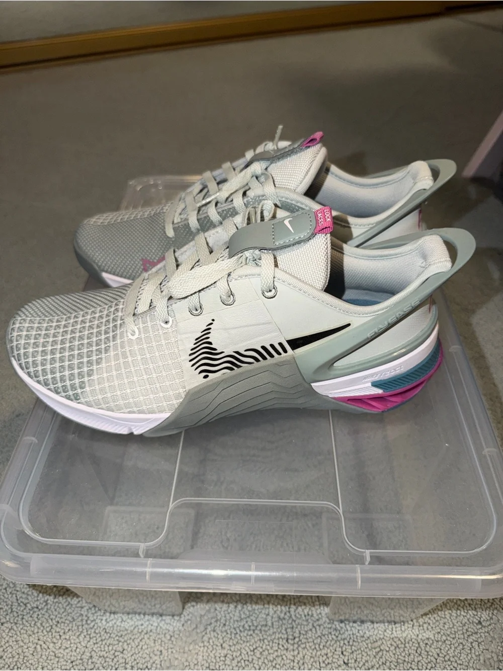Nike Metcon 8 FlyEase women's Size 8 NWOT - Picture 4 of 9